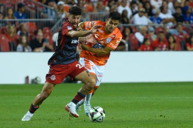 Toronto, ON, Kanada - 4 Ağustos 2024: Jonathan Osorio # 21 Toronto FC orta saha oyuncusu Toronto FC (Kanada) - C.F. Pachuca (Meksika) BMO Sahasında (Toronto 2-1 kazandı)