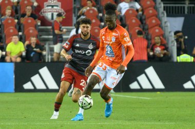 Toronto, ON, Kanada - 4 Ağustos 2024: Norman Andres Micolta Arroyo # 33 Pachuca, Toronto FC (Kanada) ve C.F. arasındaki Lig Kupası maçında top sürüyor. Pachuca (Meksika) BMO Sahasında (Toronto 2-1 kazandı)
