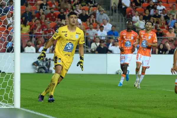 stock image Toronto, ON, Canada - August 4, 2024: Carlos Agustn Moreno Luna #25 goalkeeper  of C.F. Pachuca looks at during the Leagues Cup match between Toronto FC (Canada) v C.F. Pachuca (Mexico) at BMO Field (Toronto won 2-1).