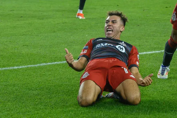 Toronto, ON, Kanada - 4 Ağustos 2024: Toronto FC 'nin 19 numaralı defans oyuncusu Toronto FC (Kanada) - C.F. Pachuca (Meksika) BMO Sahasında (Toronto 2-1 kazandı)