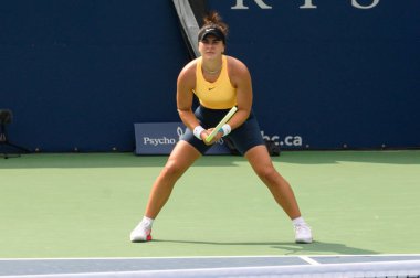 Toronto, ON, Kanada - 4 Ağustos 2024: Bianca Andreescu Sobeys Stadyumu 'ndaki Ulusal Banka Açık sırasında Grant Court' ta pratik yaptı