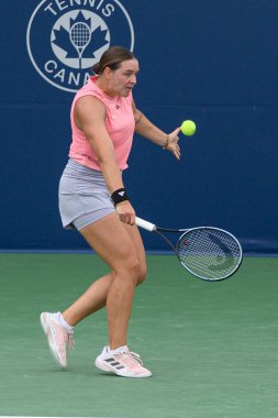 Toronto, ON, Kanada - 4 Ağustos 2024: Jule Niemeier (GER), Sobeys Stadyumu 'nda oynanan Ulusal Banka Açık ön eleme karşılaşmasında Stacey Fung' a karşı oynadı..