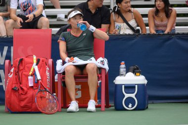 Toronto, ON, Kanada - 4 Ağustos 2024: Yuriko Miyazaki (GBR), Sobeys Stadyumu 'nda oynanan Ulusal Banka Açık ön eleme karşılaşmasında Katie Volynets' e karşı oynuyor.