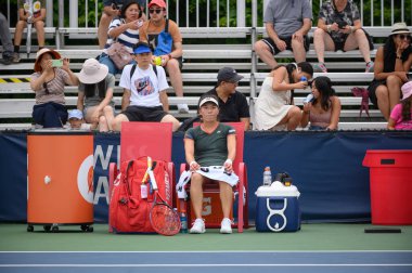 Toronto, ON, Kanada - 4 Ağustos 2024: Yuriko Miyazaki (GBR), Sobeys Stadyumu 'nda oynanan Ulusal Banka Açık ön eleme karşılaşmasında Katie Volynets' e karşı oynuyor.