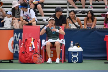 Toronto, ON, Kanada - 4 Ağustos 2024: Yuriko Miyazaki (GBR), Sobeys Stadyumu 'nda oynanan Ulusal Banka Açık ön eleme karşılaşmasında Katie Volynets' e karşı oynuyor.