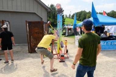 Toronto, Ontario, Kanada 24 Ağustos 2024: İnsanlar Centennial Park 'ta 33 yıldır Ukrayna' nın bağımsızlığını kutluyor..