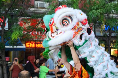 Toronto, ON, Kanada - 17 Ağustos 2024: Çin Mahallesi 'nde Aslan Dansı Gösterileri 2024 Toronto Çin Mahallesi Festivali.