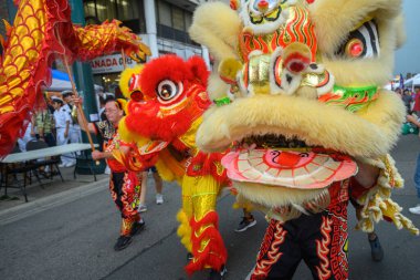 Toronto, ON, Kanada - 17 Ağustos 2024: Çin Mahallesi 'nde Aslan Dansı Gösterileri 2024 Toronto Çin Mahallesi Festivali.