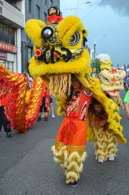 Toronto, ON, Kanada - 17 Ağustos 2024: Çin Mahallesi 'nde Aslan Dansı Gösterileri 2024 Toronto Çin Mahallesi Festivali.