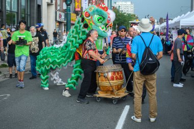 Toronto, ON, Kanada - 17 Ağustos 2024: Çin Mahallesi 'nde Aslan Dansı Gösterileri 2024 Toronto Çin Mahallesi Festivali.