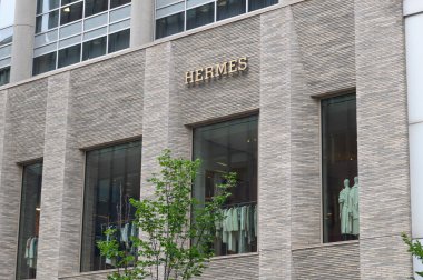 Toronto, ON, Kanada - 23 Nisan 2024: Toronto 'daki Hermes şirketinin tabelasına bakın.