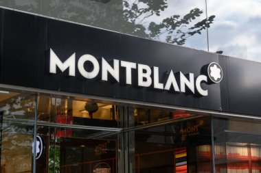 Toronto, ON, Kanada - 25 Temmuz 2024: Montblanc şirketinin logosuna bakın.