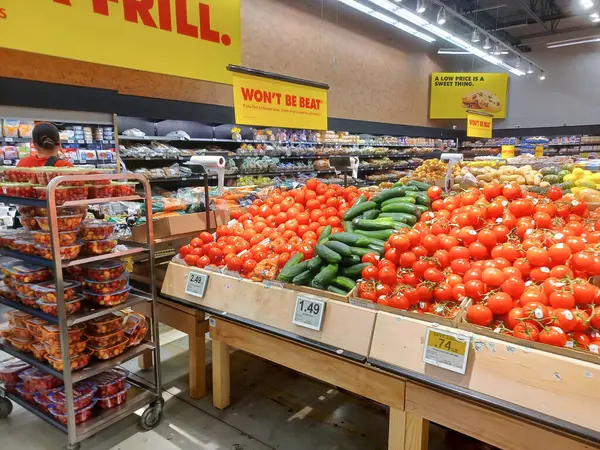 stock image Toronto, On, Canada - August 23, 2024: Indoor view of the produce department in No Frills grocery store in Canada.