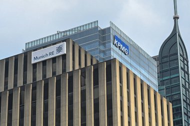 Toronto, ON, Kanada - 25 Temmuz 2024: Münih RE şirketinin logosuna bakın.