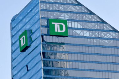 Toronto, ON, Kanada 3 Ağustos 2024: Toronto Dominion Bank 'ın Toronto' daki tabelasına bakın..