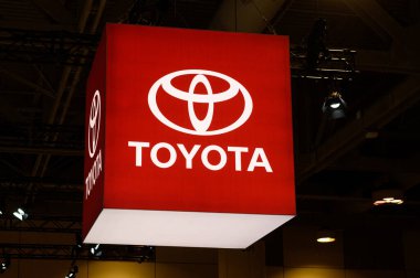 Toronto, ON, Kanada 23 Ağustos 2023: Toyota araba şirketinin tabelasına bakın.