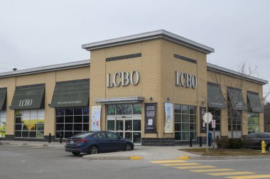 Toronto, ON, Kanada - 29 Nisan 2024: LCBO tabelasına bakın. Ontario İçki Kontrol Kurulu bir Crown şirketidir.