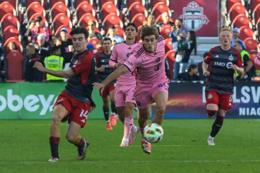 Toronto, ON, Kanada - 5 Ekim 2024: Alonso Coello # 14 orta saha oyuncusu Toronto FC (Kanada) vs. Miami CF (ABD) ile Toronto FC arasındaki 2024 MLS sezonunda.