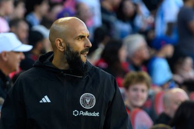 Toronto, ON, Kanada - 5 Ekim 2024: Messi 'nin koruması Yassine Cheuko, Toronto FC (Kanada) - Inter Miami CF (ABD) maçı sırasında sahaya baktı.