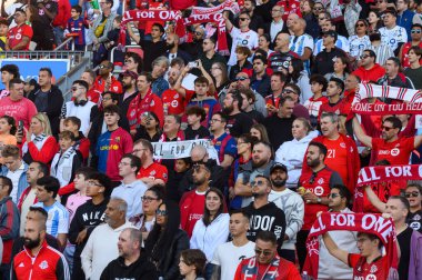 Toronto, ON, Kanada - 5 Ekim 2024: Tribünlerdeki seyirciler BMO Field 'da Toronto FC (Kanada) ve Inter Miami CF (ABD) arasındaki 2024 MLS Normal sezon maçını izliyorlar.