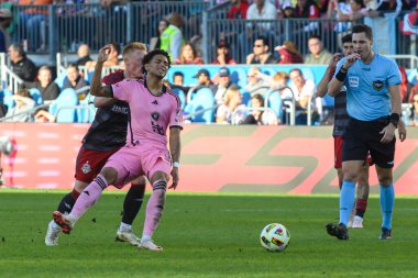 Toronto, ON, Kanada - 5 Ekim 2024: Miami FC 'den David Ruiz # 41, Toronto FC (Kanada) ile Miami CF (ABD) arasındaki 2024 MLS Normal sezon maçı sırasında top ile hareket ediyor..