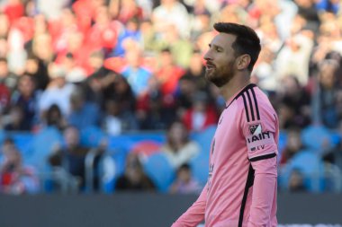 Toronto, ON, Kanada - 5 Ekim 2024: Lionel Messi # 10 of the Inter Miami FC, BMO Field 'da Toronto FC (Kanada) - Inter Miami CF (ABD) arasındaki 2024 MLS normal sezon maçına tepki gösterdi..