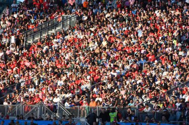 Toronto, ON, Kanada - 5 Ekim 2024: Tribünlerdeki seyirciler BMO Field 'da Toronto FC (Kanada) ve Inter Miami CF (ABD) arasındaki 2024 MLS Normal sezon maçını izliyorlar.