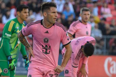 Toronto, ON, Kanada - 5 Ekim 2024: Franco Negri # 33 numaralı Miami FC defansı Toronto FC (Kanada) ile Miami CF (ABD) arasındaki 2024 MLS normal sezon maçına bakıyor.