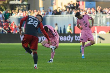 Toronto, ON, Kanada - 5 Ekim 2024: Lionel Messi # 10 of the Inter Miami FC botlarındaki çamuru temizledi 2024 MLS Normal sezon maçı Toronto FC (Kanada) - Inter Miami CF (ABD).
