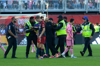 Toronto, ON, Kanada - 5 Ekim 2024: BMO Field 'da Toronto FC (Kanada) ve Inter Miami CF (ABD) arasında oynanan 2024 MLS Normal sezon maçında güvenlik taraftarı.