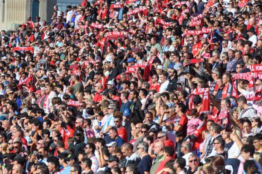 Toronto, ON, Kanada - 5 Ekim 2024: Tribünlerdeki seyirciler BMO Field 'da Toronto FC (Kanada) ve Inter Miami CF (ABD) arasındaki 2024 MLS Normal sezon maçını izliyorlar.