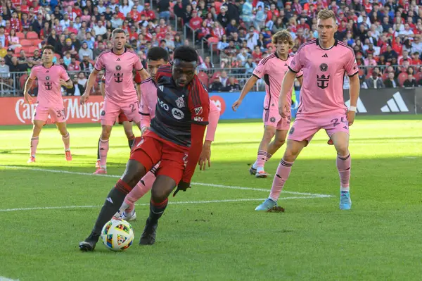 Toronto, ON, Kanada - 5 Ekim 2024: Derrick Etienne Jr. # 10 Toronto FC # 2024 MLS Normal sezon maçı sırasında Toronto FC (Kanada) - Inter Miami CF (ABD).