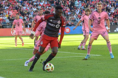 Toronto, ON, Kanada - 5 Ekim 2024: Derrick Etienne Jr. # 10 Toronto FC # 2024 MLS Normal sezon maçı sırasında Toronto FC (Kanada) - Inter Miami CF (ABD).