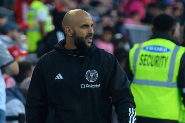 Toronto, ON, Kanada - 5 Ekim 2024: Messi 'nin koruması Yassine Cheuko, Toronto FC (Kanada) - Inter Miami CF (ABD) maçı sırasında sahaya baktı.