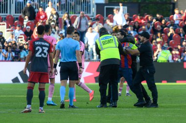 Toronto, ON, Kanada - 5 Ekim 2024: BMO Field 'da Toronto FC (Kanada) ve Inter Miami CF (ABD) arasında oynanan 2024 MLS Normal sezon maçında güvenlik taraftarı.