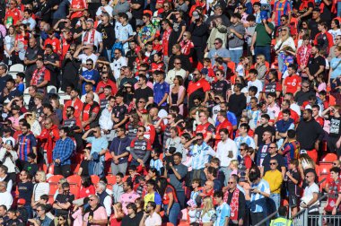 Toronto, ON, Kanada - 5 Ekim 2024: Tribünlerdeki seyirciler BMO Field 'da Toronto FC (Kanada) ve Inter Miami CF (ABD) arasındaki 2024 MLS Normal sezon maçını izliyorlar.