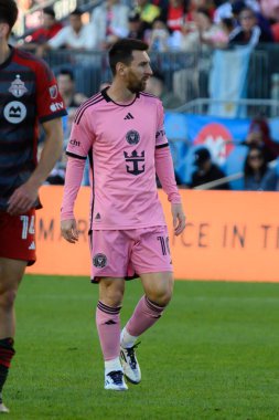 Toronto, ON, Kanada - 5 Ekim 2024: Lionel Messi # 10 of the Inter Miami FC, Toronto FC (Kanada) vs Miami CF (ABD) in BMO Field 'da oynadığı 2024 MLS Normal sezon maçına bakıyor.