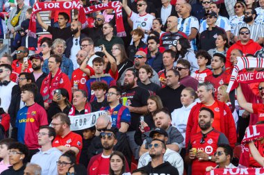 Toronto, ON, Kanada - 5 Ekim 2024: Tribünlerdeki seyirciler BMO Field 'da Toronto FC (Kanada) ve Inter Miami CF (ABD) arasındaki 2024 MLS Normal sezon maçını izliyorlar..