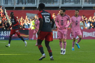 Toronto, ON, Kanada - 5 Ekim 2024: Lionel Messi # 10 of the Inter Miami FC, Toronto FC (Kanada) vs Miami CF (ABD) in BMO Field 'da oynadığı 2024 MLS Normal sezon maçına bakıyor.