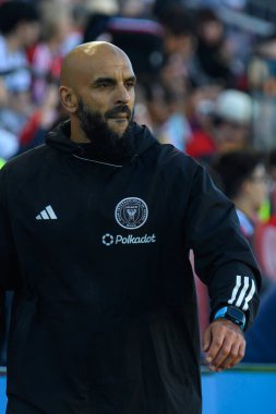 Toronto, ON, Kanada - 5 Ekim 2024: Messi 'nin koruması Yassine Cheuko, Toronto FC (Kanada) - Inter Miami CF (ABD) maçı sırasında sahaya baktı.