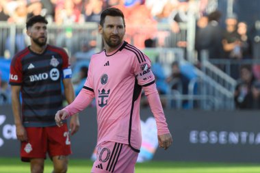 Toronto, ON, Kanada - 5 Ekim 2024: Lionel Messi # 10 of the Inter Miami FC, Toronto FC (Kanada) vs Miami CF (ABD) in BMO Field 'da oynadığı 2024 MLS Normal sezon maçına bakıyor.