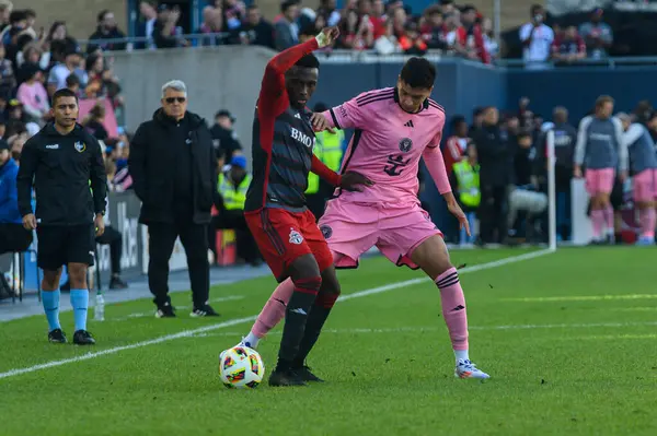 Toronto, ON, Kanada - 5 Ekim 2024: Miami FC 'nin 6 numaralı defans oyuncusu Toronto FC (Kanada) vs. Miami CF (ABD) ile BMO Field' da oynanan 2024 MLS 'lik normal sezon maçı ile Miami FC' nin 6 numaralı savunucusu..