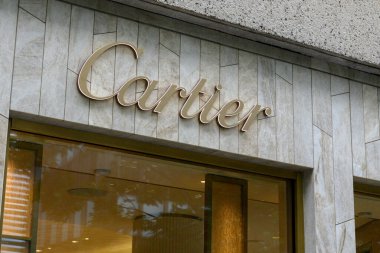 Toronto, ON, Kanada 1 Ağustos 2024: Toronto 'daki Cartier tabelasında açık hava manzarası..