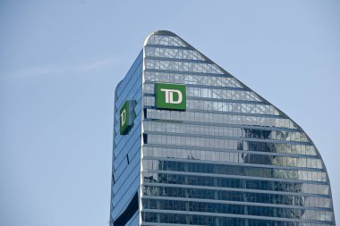 Toronto, ON, Kanada 3 Ağustos 2024: Toronto Dominion Bank 'ın Toronto' daki tabelasına bakın..