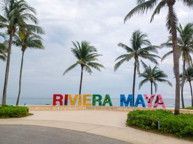 Playa del Carmen, Quintana Roo, Meksika - 20 Kasım 2024: Sonbahar sezonunda Barcelo Maya Oteli bölgesinde