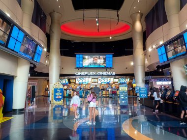 Toronto, ON, Kanada 17 Temmuz 2024: Cineplex Sinema Şirketi 'nin tabelasında.