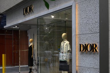 Toronto, ON, Kanada 30 Temmuz 2024: Toronto 'daki Dior mağaza tabelasında.