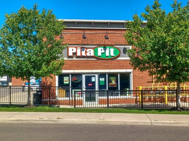 Toronto, ON, Kanada 20 Nisan 2024: Pita Pit şirketinin logosu görünüyor..