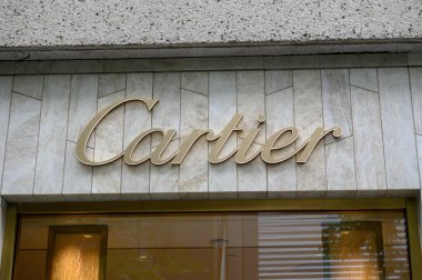 Toronto, ON, Kanada 1 Ağustos 2024: Toronto 'daki Cartier tabelasında açık hava manzarası..