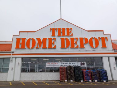 Toronto, ON, Kanada - 23 Nisan 2024: Toronto 'daki Home Depot mağazasının tabelasına bakın